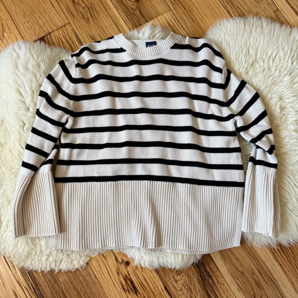 GAP Striped Black and White Sweater Oversized XS